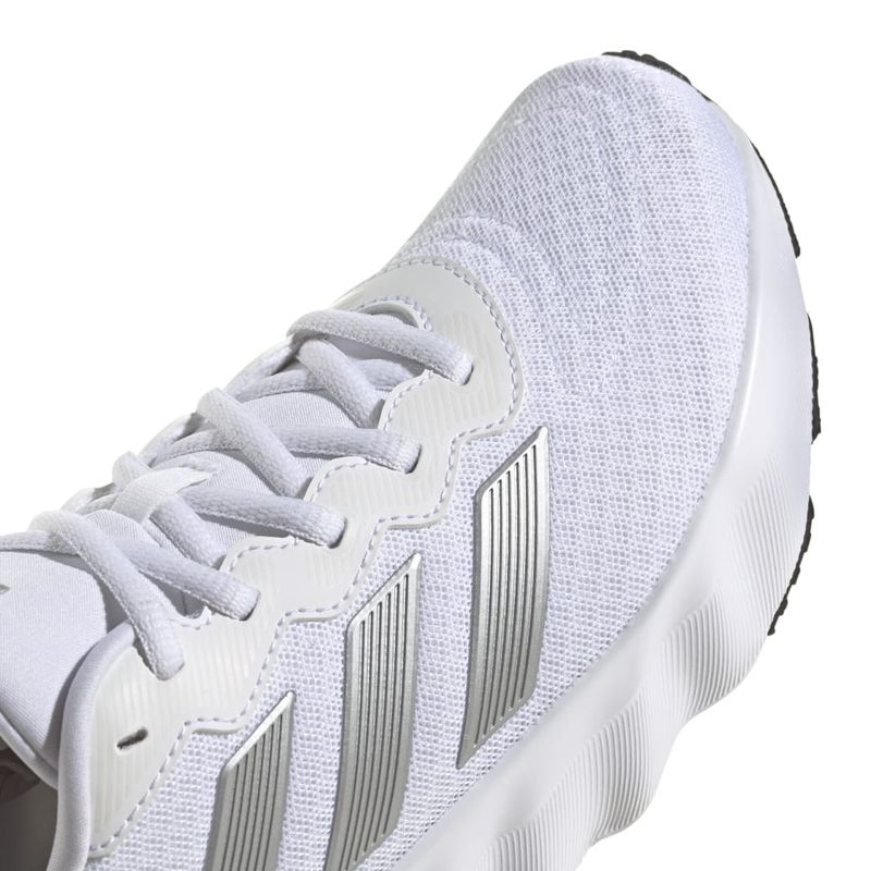 ID5257_9_FOOTWEAR_Photography_Detail-View-2_white.jpg