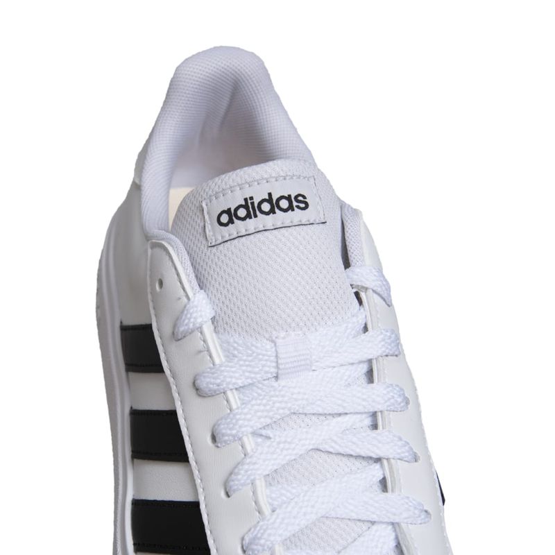 IQ7281_8_FOOTWEAR_Photography_Detail-View-1_white.jpg