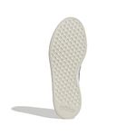 JH8610_4_FOOTWEAR_Photography_Bottom-View_white.jpg