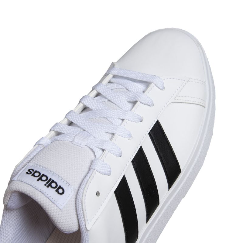 IQ5679_10_FOOTWEAR_Photography_Detail-View-3_white.jpg