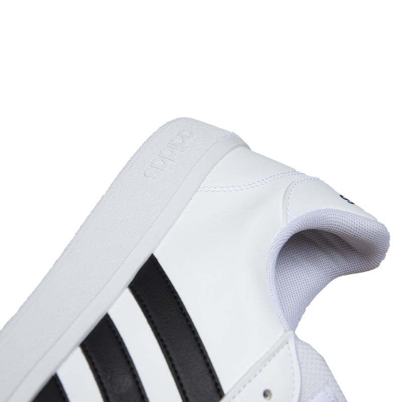 IQ5679_8_FOOTWEAR_Photography_Detail-View-1_white.jpg
