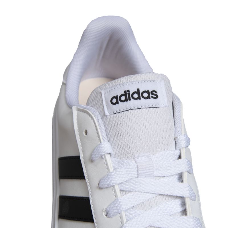 IQ5679_9_FOOTWEAR_Photography_Detail-View-2_white.jpg