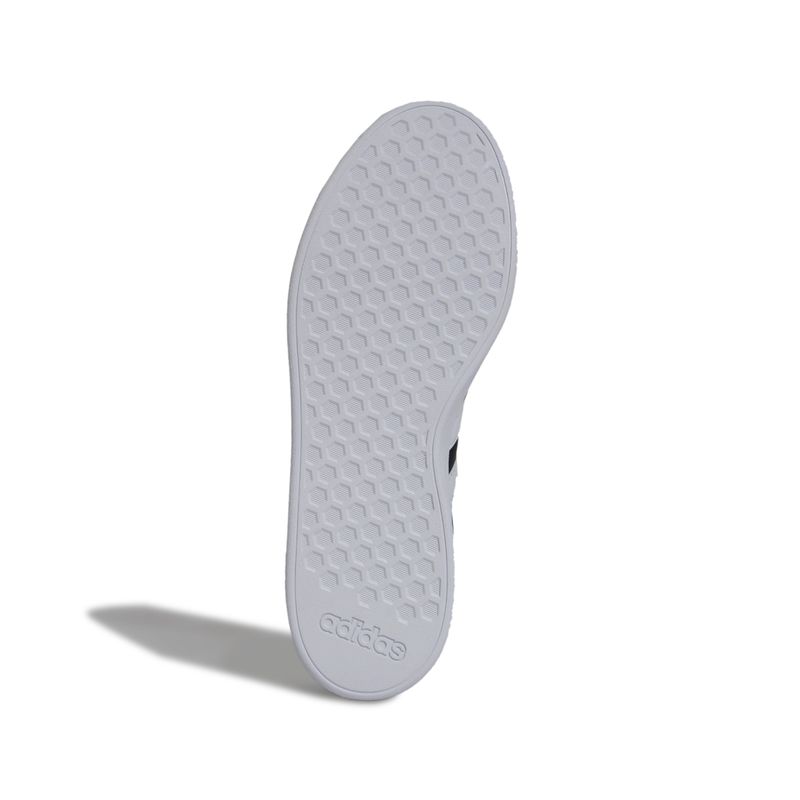 IQ5680_4_FOOTWEAR_Photography_Bottom-View_white.jpg