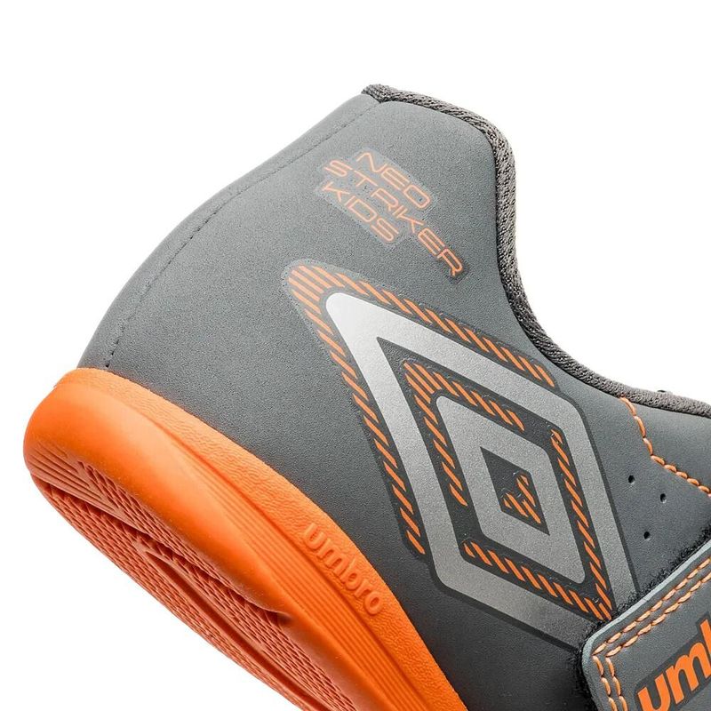 Umbro Chuteira NEO STRIKER U07FB00133-886 GrafiteCinzaLaranja Sint -3-
