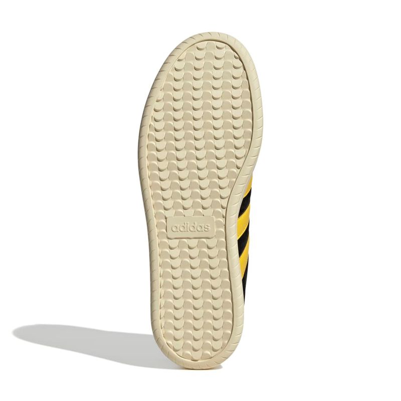 JP7101_4_FOOTWEAR_Photography_Bottom View_white