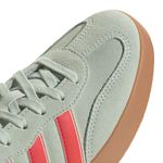JP7109_8_FOOTWEAR_Photography_Detail View 1_white