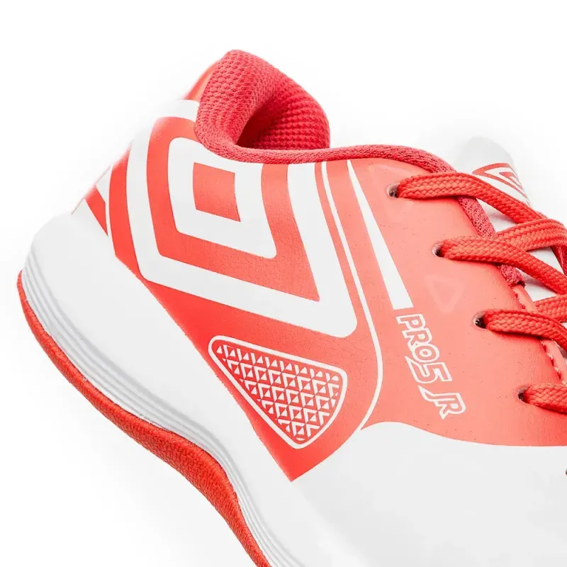 Umbro-Chuteira-PRO-5-JR-ENG-24-U07FB00294-244-BrancoVermelho-Sint--1-