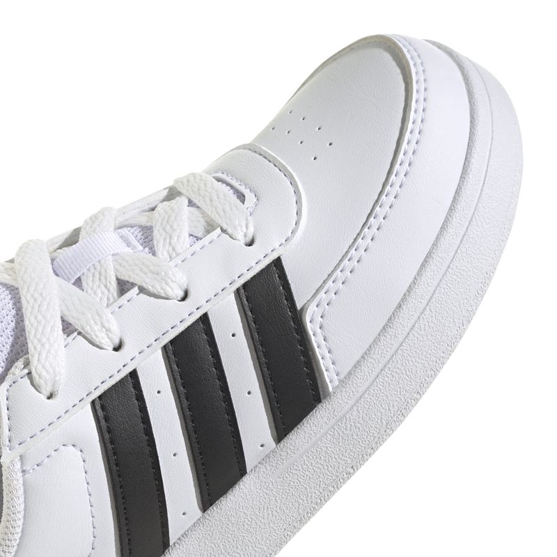 HP8956_8_FOOTWEAR_Photography_Detail View 1_white