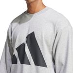JE8952_5_APPAREL_On Model_Detail View 1_white