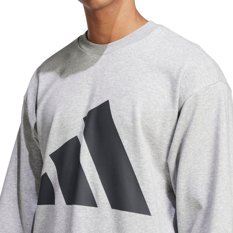 JE8952_5_APPAREL_On Model_Detail View 1_white