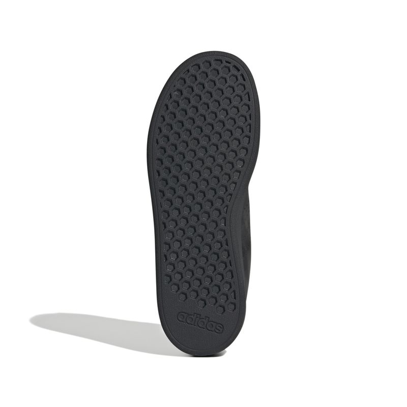 ID3888_4_FOOTWEAR_Photography_Bottom View_white