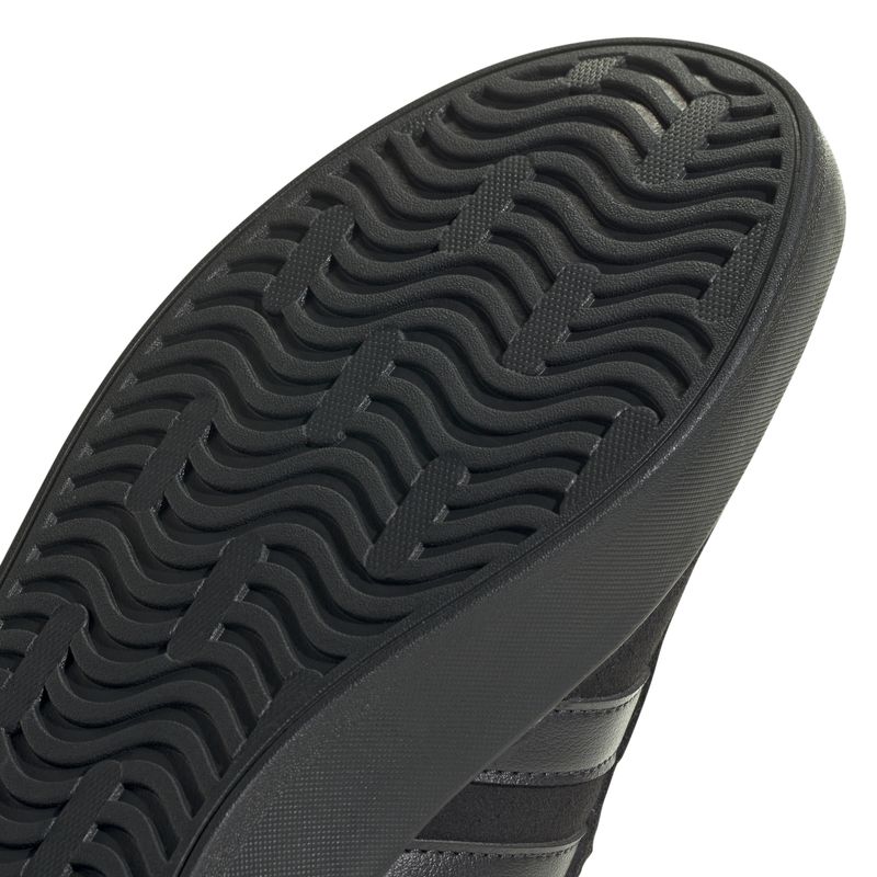 JP5284_9_FOOTWEAR_Photography_Detail-View-2_white