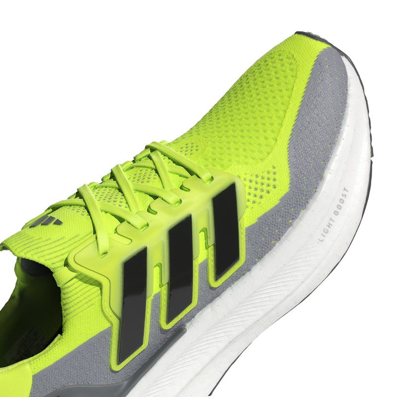 ID8819_8_FOOTWEAR_Photography_Detail View 1_white