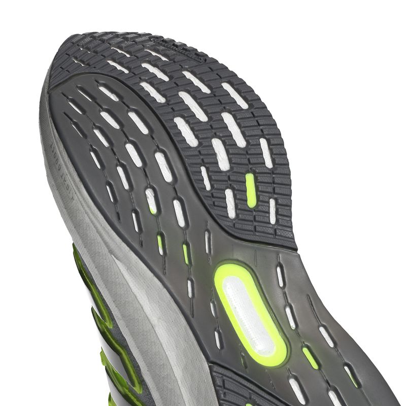 ID8819_9_FOOTWEAR_Photography_Detail View 2_white
