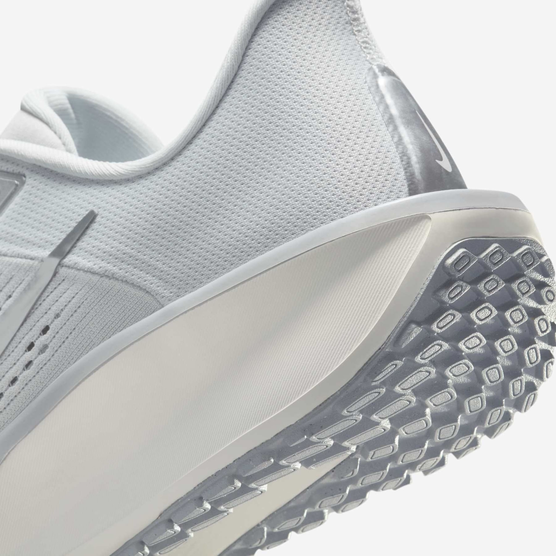Tênis Esportivo Nike Quest 6 Feminino Branco-1743085464499